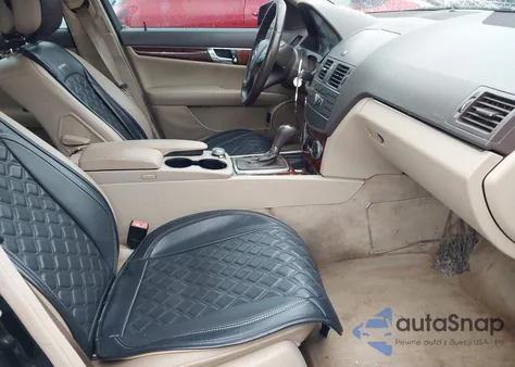 2011 Mercedes-Benz C 300 Luxury/Sport из США, поврежденный, VIN WDDGF5EB8BA461468